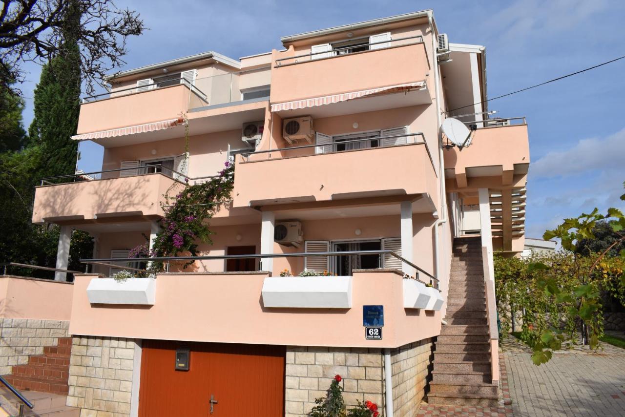 Apartmani Katica ノヴァリャ エクステリア 写真