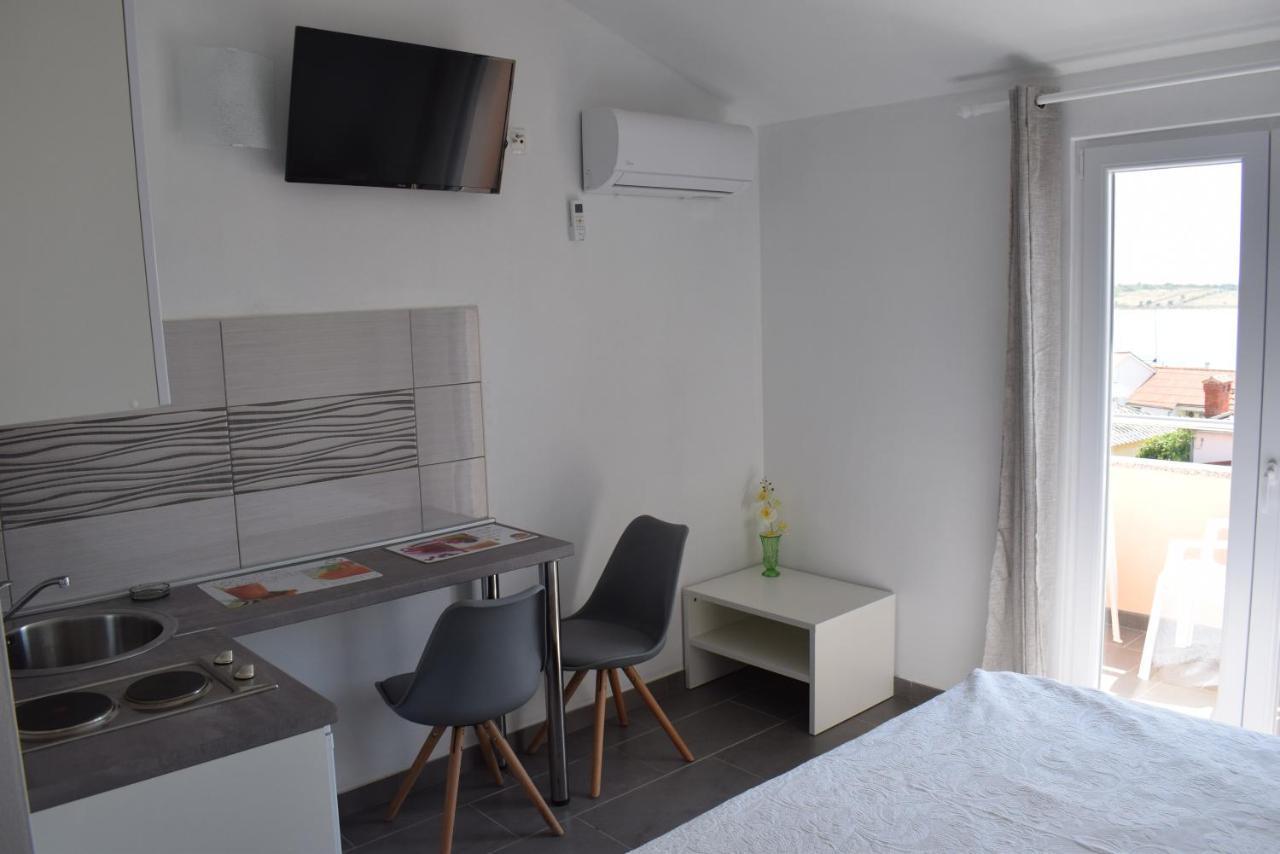 Apartmani Katica ノヴァリャ エクステリア 写真