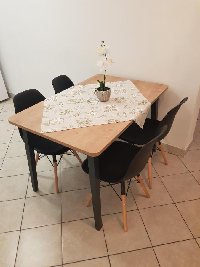 Apartmani Katica ノヴァリャ エクステリア 写真