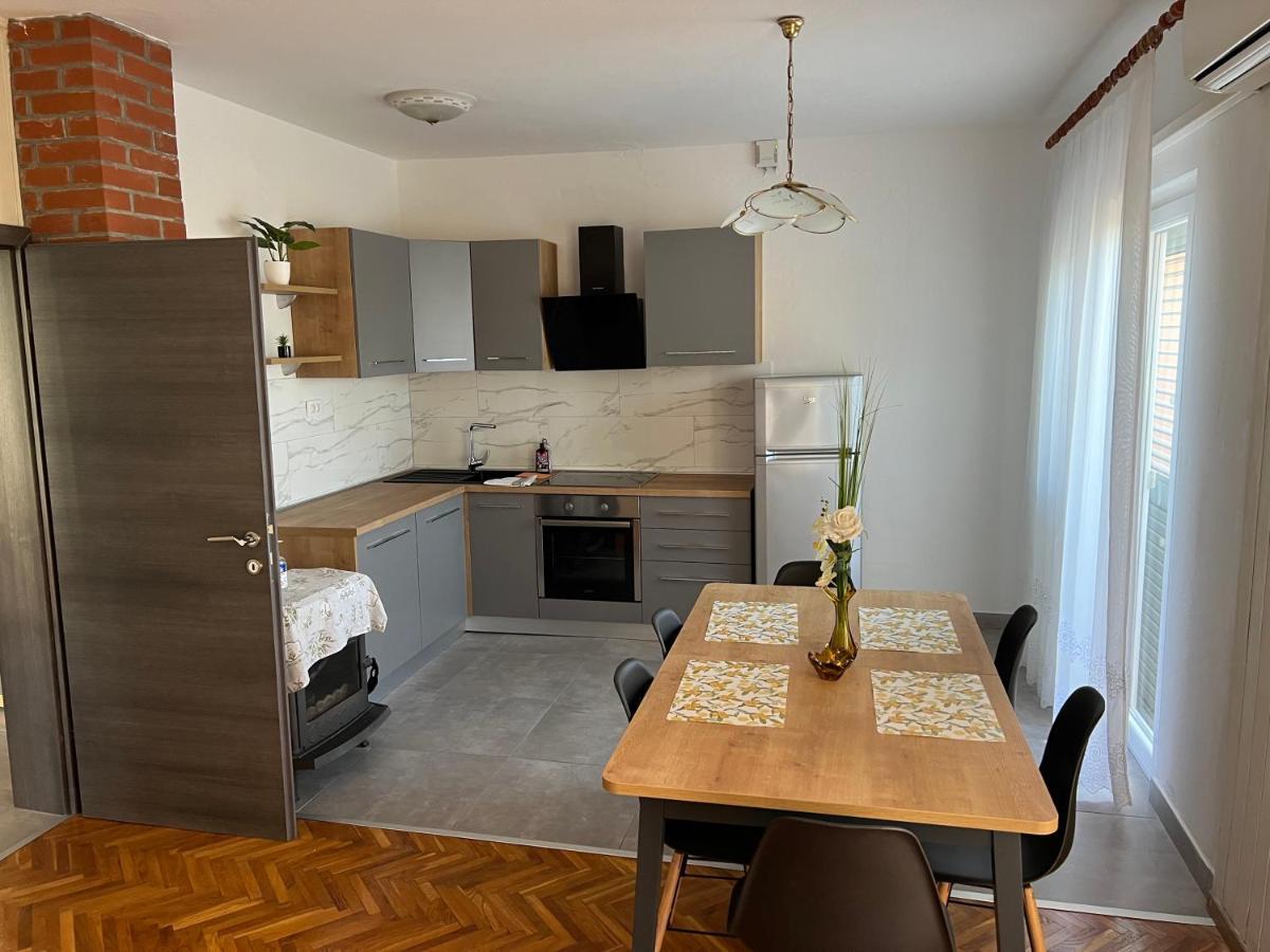 Apartmani Katica ノヴァリャ エクステリア 写真